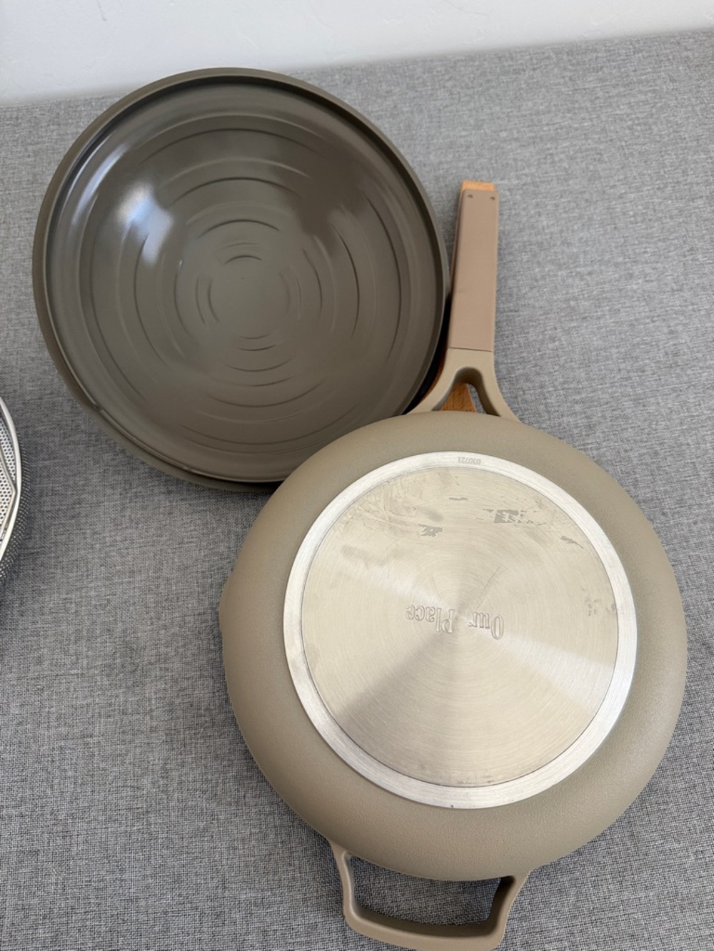 Our Place Always pan 2.0 Steam Skillet with Lid and Wooden utensil - Picture 7 of 13